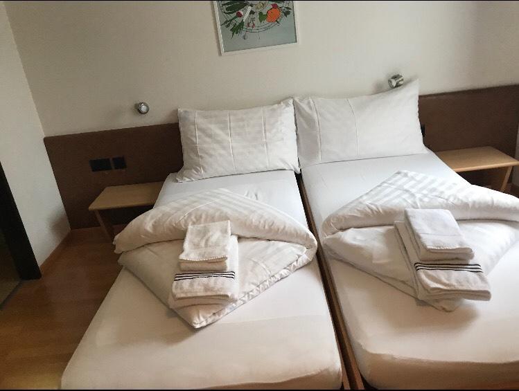 Hotel & Restaurant Stadthof גלארוס מראה חיצוני תמונה